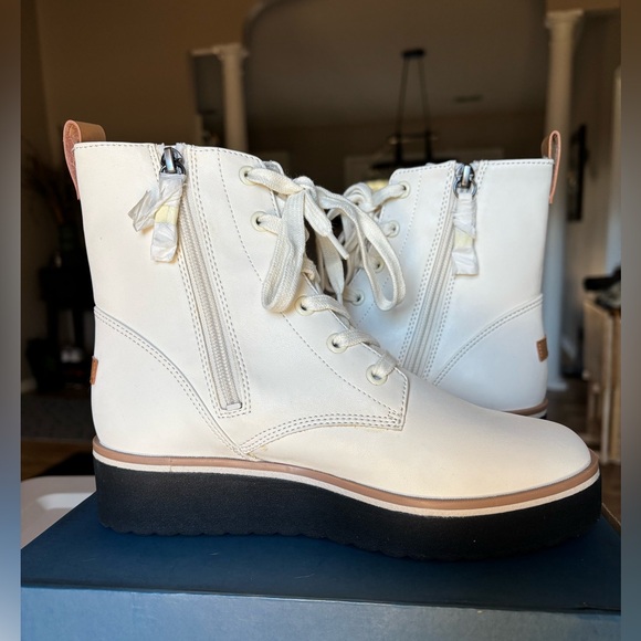 NEW Dr. Scholl’s White Boot - Size 6M - Picture 2 of 8